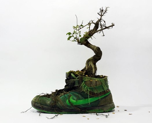 christophe-guinet-crafts-living-nike-sneakers-from-flowers-designboom-20
